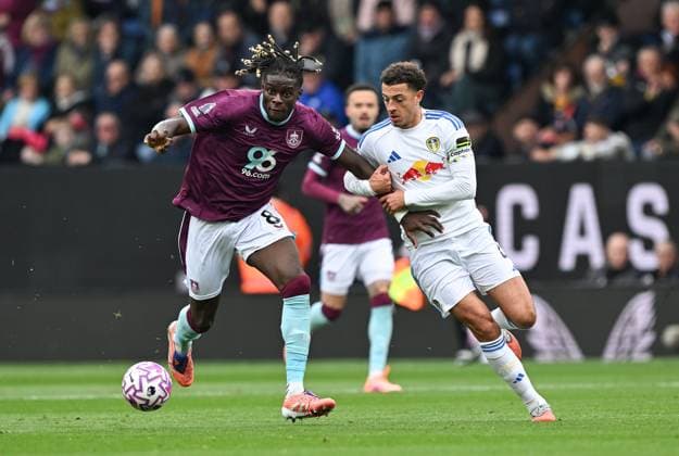 Lesley Ugochukwu of Burnley and Ethan Ampadu of Leeds United Burnley v Leeds United, Premier League, Football, Turf Moor, Burnley, UK - 18 Oct 2025Leeds Turf Moor United Kingdom EDITORIAL USE ONLY No use with unauthorised audio, video, data, fixture lists, club league logos or live services. Online in-match use limited to 120 images, no video emulation. No use in betting, games or single club league player publications. Copyright: xAnnaxGowthorpe Shutterstockx 15544973w