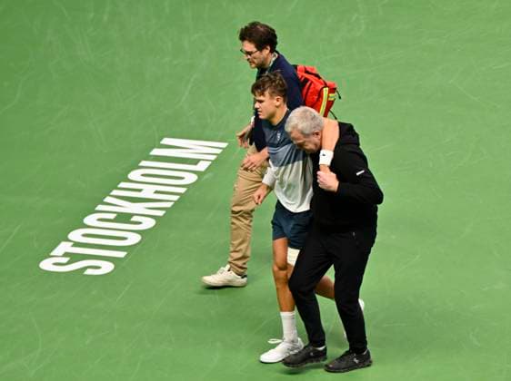 Denmark s Holger Rune injures his foot during the semifinal match against France s Ugo Humbert and leaves on a walkover during the BNP Paribas Nordic Open tennis tournament at the Royal Swedish Tennis Hall in Stockholm, Sweden, Saturday, Oct. 18, 2025. STOCKHOLM SWEDEN x10040x