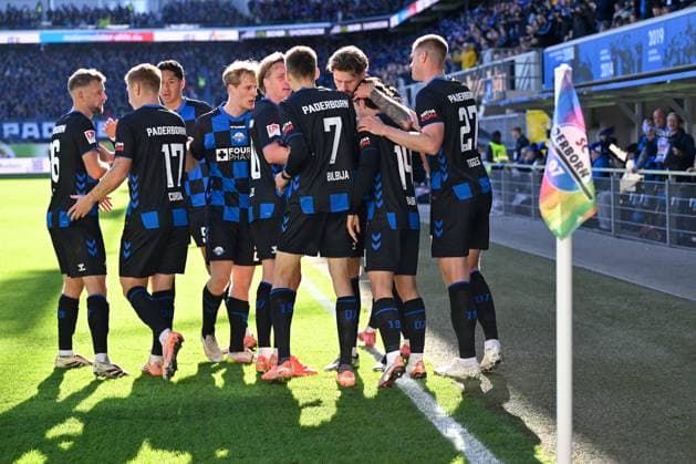 Paderborn, Home Deluxe Arena, 18.10.25, GER, Herren, 2.Bundesliga, Saison 2025-2026, SC Paderborn 07 - DSC Arminia Bielefeld Bild: Mika BAUR (Paderborn) jubelt nach seinem Tor zum 1:1 DFL regulations prohibit any use of photographs as image sequences and or quasi-video. NRW Deutschland