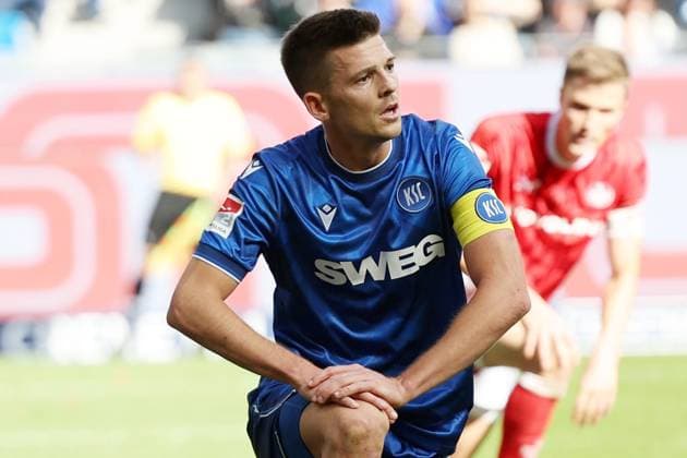 18.10.2025, xrekx, Fussball 2.Bundesliga, Karlsruher SC - 1.FC Kaiserslautern v.l. Marvin Wanitzek (Karlsruher SC) (DFL DFB REGULATIONS PROHIBIT ANY USE OF PHOTOGRAPHS as IMAGE SEQUENCES and or QUASI-VIDEO) Karlsruhe