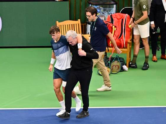 Denmark s Holger Rune injures his foot during the semifinal match against France s Ugo Humbert and leaves on a walkover during the BNP Paribas Nordic Open tennis tournament at the Royal Swedish Tennis Hall in Stockholm, Sweden, Saturday, Oct. 18, 2025. STOCKHOLM SWEDEN x10040x
