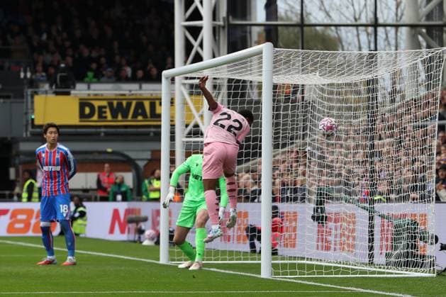 18th October 2025; Selhurst Park, Selhurst, London, England; Premier League Football, Crystal Palace versus Bournemouth; Eli Junior Kroupi of Bournemouth scores at the back post in the 7th minute for 0-1  KatiexChan