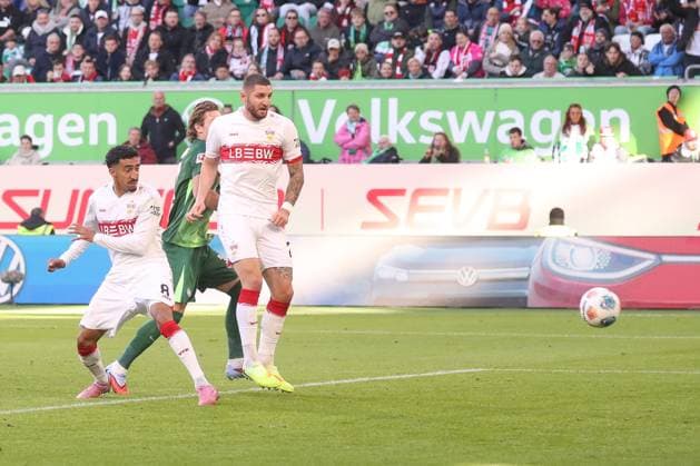 18.10.2025, xgox, Fussball - 1.Bundesliga VfL Wolfsburg - VfB Stuttgart emspor, v.l. Tor zum 0:1 durch Tiago Tomas (Stuttgart, 8) (DFL DFB REGULATIONS PROHIBIT ANY USE OF PHOTOGRAPHS as IMAGE SEQUENCES and or QUASI-VIDEO) Wolfsburg