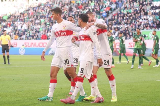 18.10.2025, xgox, Fussball - 1.Bundesliga VfL Wolfsburg - VfB Stuttgart emspor, v.l. Jubel nach dem 0:1 durch Tiago Tomas (Stuttgart, 8) (DFL DFB REGULATIONS PROHIBIT ANY USE OF PHOTOGRAPHS as IMAGE SEQUENCES and or QUASI-VIDEO) Wolfsburg