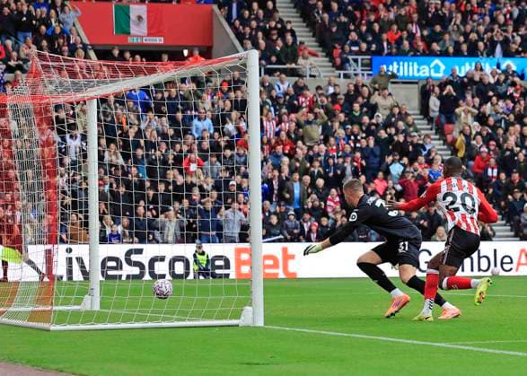 Sunderland v Wolverhampton Wanderers Premier League Nordi Mukiele of Sunderland (right) scores his teams first goal during the Premier League match at the Stadium of Light, Sunderland UK Newspapers OUT Copyright: xFredxPalmerx FIL-22368-0108