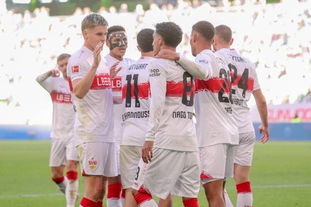 18.10.2025, xgox, Fussball - 1.Bundesliga VfL Wolfsburg - VfB Stuttgart emspor, v.l. Jubel nach dem 0:1 durch Tiago Tomas (Stuttgart, 8) (DFL DFB REGULATIONS PROHIBIT ANY USE OF PHOTOGRAPHS as IMAGE SEQUENCES and or QUASI-VIDEO) Wolfsburg