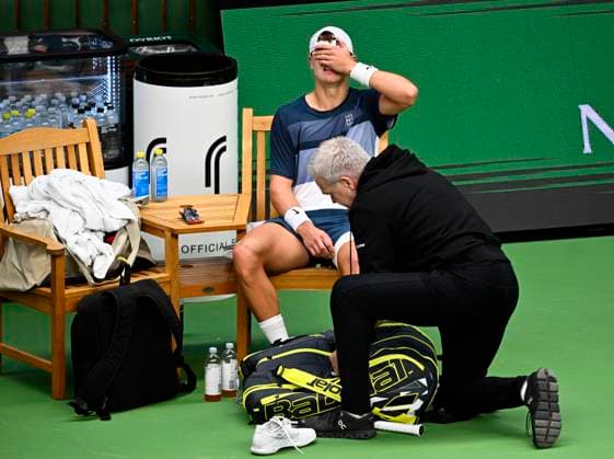 Denmark s Holger Rune injures his foot during the semifinal match against France s Ugo Humbert and leaves on a walkover during the BNP Paribas Nordic Open tennis tournament at the Royal Swedish Tennis Hall in Stockholm, Sweden, Saturday, Oct. 18, 2025. STOCKHOLM SWEDEN x10040x