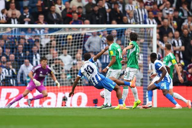 Brighton and Hove, England, 18th October 2025. Georginio Rutter of Brighton and Hove Albion has his shot saved by Nick Pope of Newcastle United during the Brighton and Hove Albion vs Newcastle United Premier League match at the AMEX Stadium, Brighton and Hove. Picture credit should read: Paul Terry Sportimage EDITORIAL USE ONLY. No use with unauthorised audio, video, data, fixture lists, club league logos or live services. Online in-match use limited to 120 images, no video emulation. No use in betting, games or single club league player publications. SPI_018_PT_Brighton_Newcastle SPI-4218-0018