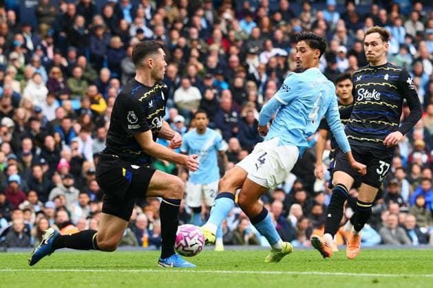 Tijjani Reijnders of Manchester City has his shot blocked by Michael Keane of Everton Manchester City v Everton, Premier League, Football, Etihad Stadium, Manchester, UK - 18 Oct 2025Manchester Etihad Stadium United Kingdom EDITORIAL USE ONLY No use with unauthorised audio, video, data, fixture lists, club league logos or live services. Online in-match use limited to 120 images, no video emulation. No use in betting, games or single club league player publications. Copyright: xPaulxCurrie Shutterstockx 15544977ak