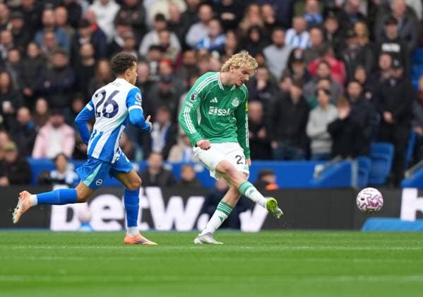 Nick Woltemade of Newcastle United passes the ball. Brighton and Hove Albion v Newcastle United, Premier League, Football, American Express Community Stadium, Brighton, UK - 18 Oct 2025Brighton American Express Community Stadi United Kingdom EDITORIAL USE ONLY No use with unauthorised audio, video, data, fixture lists, club league logos or live services. Online in-match use limited to 120 images, no video emulation. No use in betting, games or single club league player publications. Copyright: xSeanxRyan Shutterstockx 15544971t
