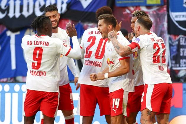 18.10.2025, xtgx, Fussball 1. Bundesliga, RB Leipzig - Hamburger SV emspor, v.l. Christoph Baumgartner (Leipzig, 14) Jubel, Torjubel, jubelt ueber das Tor, celebrate the goal, celebration (DFL DFB REGULATIONS PROHIBIT ANY USE OF PHOTOGRAPHS as IMAGE SEQUENCES and or QUASI-VIDEO) Leipzig
