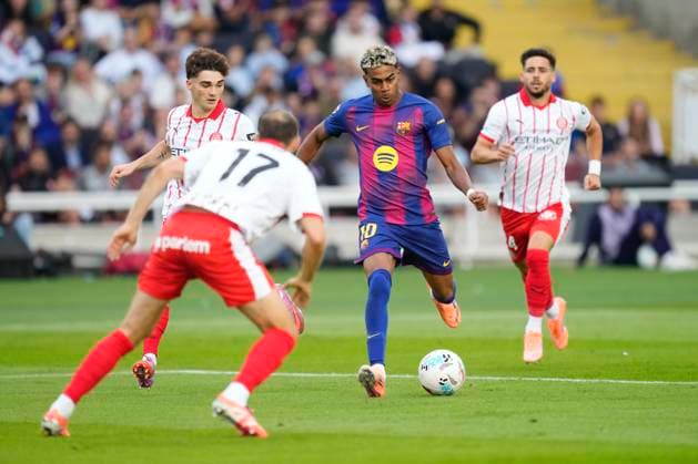 FC Barcelona, Barca v Girona FC - LaLiga EA Sports Lamine Yamal right winger of Barcelona and Spain in action during the La Liga EA Sports match between FC Barcelona and Girona FC at Estadi Olimpic Lluis Companys on October 18, 2025 in Barcelona, Spain. Barcelona Spain  Copyright: xJosexBretonx originalFilename:bretonhernandez-fcbarcel251018_np8IW.jpg