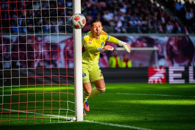 Fußball I Herren I Saison 2025-2026 I Bundesliga I 7. Spieltag I RB Leipzig - Hamburger SV I 18.10.2025 Daniel Heuer Fernandes (1, Hamburger SV) Leipzig Red Bull Arena Sachsen Deutschland Copyright: xLobecax xHenningxRohlfsx