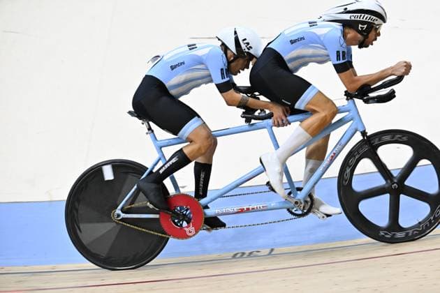 2025 UCI Para-Cycling Track World Championships Picture by Simon Wilkinson SWpix.com - 18 10 2025 - Cycling - 2025 UCI Para-Cycling Track World Championships - Rio Olympic Velodrome, Rio de Janeiro, Brazil - MB Individual Pursuit Qualifying - Maximiliano Nicolas Perez Garcia (Argentina) piloted by Nestor William Quintero (Argentina) Copyright: x xSWpix.comx(t axPhotographyxHubxLtd)xSimonxWilkinson SWpix.comx SWP-3030-9982