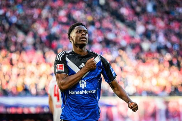 Fußball I Herren I Saison 2025-2026 I Bundesliga I 7. Spieltag I RB Leipzig - Hamburger SV I 18.10.2025 Albert Sambi Lokonga (6, Hamburger SV) jubelt zum Tor. Leipzig Red Bull Arena Sachsen Deutschland Copyright: xLobecax xHenningxRohlfsx