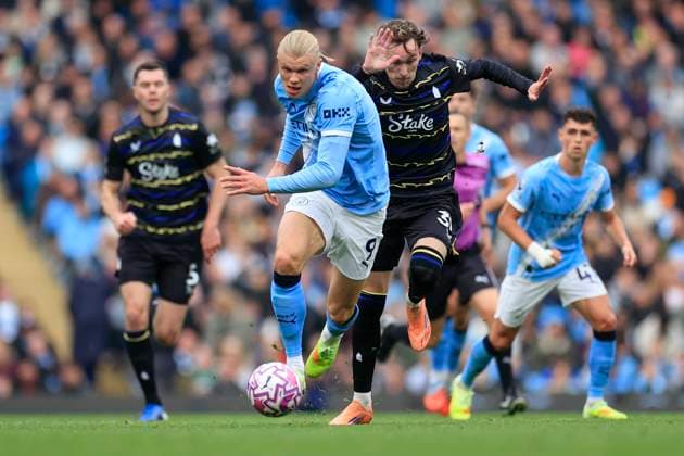 Manchester City v Everton Premier League 18 10 2025. Erling Haaland (9) of Manchester City runs from James Garner (37) of Everton during the Premier League match between Manchester City and Everton at the Etihad Stadium, Manchester, England on 18 October 2025. Manchester Etihad Stadium Manchester England Editorial use only DataCo restrictions apply See www.football-dataco.com , Copyright: xConorxMolloyx PSI-23048-0034