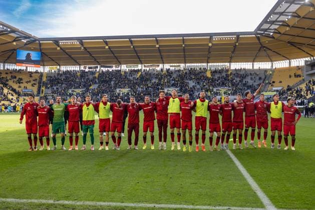 3. Liga; Alemannia Aachen - FC Ingolstadt 04; Sieg Jubel Freude Spieler bedanken sich bei den Fans Tanz 3. Liga - FC Ingolstadt 04 Saison 2025 2026 Alemannia Aachen