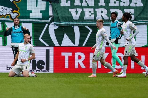 Jubel bei Marco Gruell 17 (SV Werder Bremen) nach dem 0:1, mit Romano Schmid 20 (SV Werder Bremen), 1. FC Heidenheim 1846 vs. SV Werder Bremen, DFL, Bundesliga, Saison 2025 2026, Voith Arena, Hinrunde, 7. Spieltag, 18.10.2025 DFB regulations prohibit any use of photographs as image sequences and or quasi-video Heidenheim Baden-Wuerttemberg Deutschland