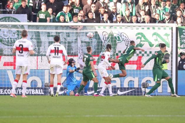 18.10.2025, xgox, Fussball - 1.Bundesliga VfL Wolfsburg - VfB Stuttgart emspor, v.l. Tor zum 0:2 durch Maximilian Mittelstaedt (Mittelstädt, Stuttgart, 7) (DFL DFB REGULATIONS PROHIBIT ANY USE OF PHOTOGRAPHS as IMAGE SEQUENCES and or QUASI-VIDEO) Wolfsburg