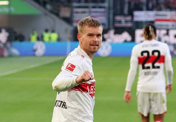 18.10.2025, Deutschland, Wolfsburg, Fußball Bundesliga, Saison 2025 2026, VfL Wolfsburg vs. VfB Stuttgart, Jubel nach dem 0:2 Tor, Torschütze Maximilian Mittelstädt (VfB)