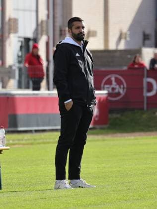 18.10.2025 - Fussball - Saison 2025 2026 - Regionalliga Bayern - 14. Spieltag: 1. FC Nürnberg FCN II ( Club ) - SV Viktoria Aschaffenburg - DaMa - xdaxmax - Aytac Sulu (Trainer SV Viktoria Aschaffenburg ) enttäuscht Enttäuschung