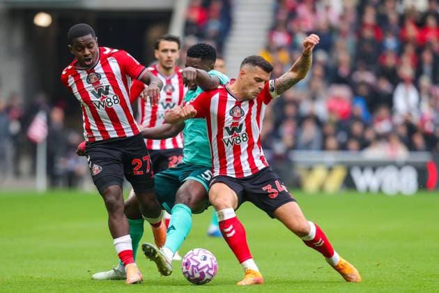 Sunderland v Wolverhampton Wanderers, Premier League Granit Xhaka Of Sunderland & Noah Sadiki Of Sunderland battles with Marshall Munetsi Of Wolverhampton Wanderers during the Sunderland v Wolverhampton Wanderers Premier League match at the Stadium of Light, Sunderland, England on 18 October 2025 Credit: Lee Keuneke Every Second Media Editorial use only. All images are copyright Every Second Media Limited. No images may be reproduced without prior permission. All rights reserved. Premier League and Football League images are subject to licensing agreements with Football DataCo Limited. see https: www.football-dataco.com Copyright: xIMAGO EveryxSecondxMediax ESM-1624-0050 LeexKeunekex xEveryxSecondxMediax