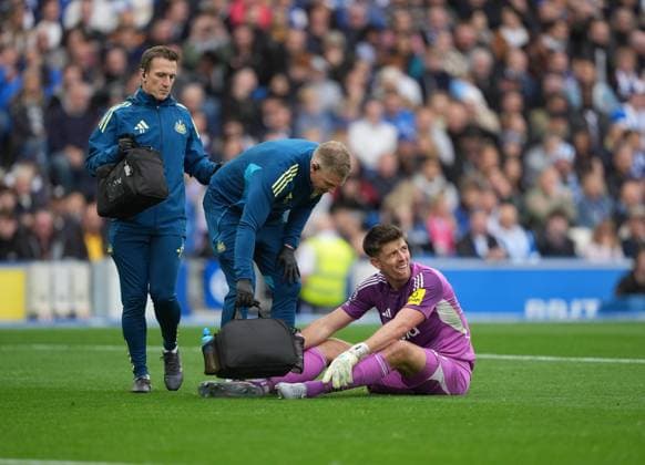 Nick Pope of Newcastle United receives treatment. Brighton and Hove Albion v Newcastle United, Premier League, Football, American Express Community Stadium, Brighton, UK - 18 Oct 2025Brighton American Express Community Stadi United Kingdom EDITORIAL USE ONLY No use with unauthorised audio, video, data, fixture lists, club league logos or live services. Online in-match use limited to 120 images, no video emulation. No use in betting, games or single club league player publications. Copyright: xSeanxRyan Shutterstockx 15544971ac
