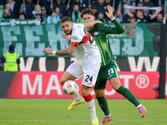 Deutschland: Bundesliga 2025 26, 7. Spieltag - VfL Wolfsburg vs VfB Stuttgart - Volkswagen Arena (Wolfsburg): Jeff Chabot (VfB Stuttgart, 24) Copyright: xAymanxAlahmedx