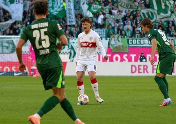 Deutschland: Bundesliga 2025 26, 7. Spieltag - VfL Wolfsburg vs VfB Stuttgart - Volkswagen Arena (Wolfsburg): Angelo Stiller (VfB Stuttgart, 6) Copyright: xAymanxAlahmedx