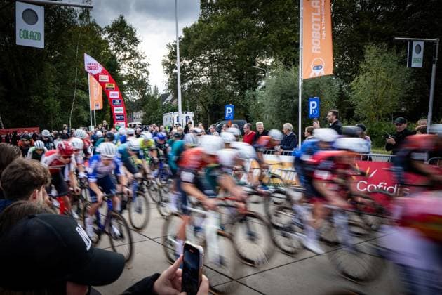 the pack of the riders pictured at the start of the men s elite race of the Exact Cross Essen, stage 2 (out of 7) in the Exact Cross cyclocross competition, Saturday 18 October 2025, in Essen. DAVIDxPINTENS  x137167018x