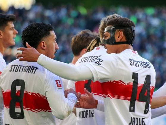 Deutschland: Bundesliga 2025 26, 7. Spieltag - VfL Wolfsburg vs VfB Stuttgart - Volkswagen Arena (Wolfsburg): Torjubel Tiago Tomas Tiago Tomas (VfB Stuttgart, 8) Chema AndrÃ s Chema Andres (VfB Stuttgart, 30) Nikolas Nartey (VfB Stuttgart, 28) Luca Jaquez (VfB Stuttgart, 14) Copyright: xAymanxAlahmedx