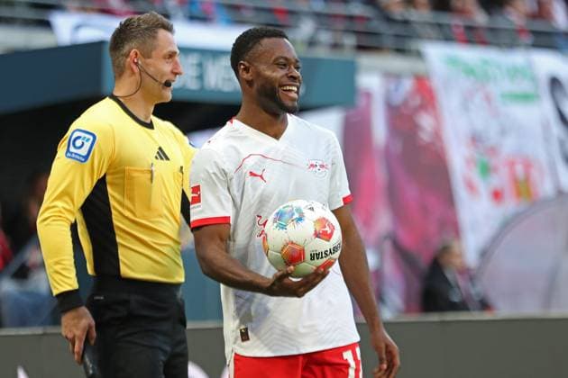 LEIPZIG, DEUTSCHLAND - OCTOBER 18: Ridle Baku (17, RB Leipzig) during the Bundesliga match between RB Leipzig vs. Hamburger SV at Red Bull Arena on matchday 7 of the 1. Bundesliga on October 18, 2025 in Leipzig, Deutschland. DFL REGULATIONS PROHIBIT ANY USE OF PHOTOGRAPHS AS IMAGE SEQUENCES AND OR QUASI-VIDEO. Sachsen Deutschland Copyright: xBEAUTIFULxSPORTS JanxKaeferx