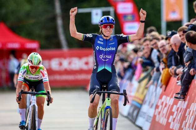 Dutch Lucinda Brand celebrates as she crosses the finish line to win the women s elite race of the Exact Cross Essen, stage 2 (out of 7) in the Exact Cross cyclocross competition, Saturday 18 October 2025, in Essen. DAVIDxPINTENS  x137167545x