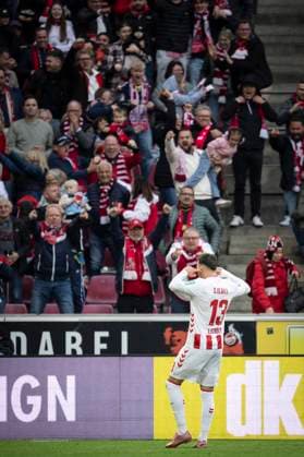 1. FC Koeln vs. FC Augsburg, 18.10.2025 KOELN, GERMANY - OCTOBER 18: Said el Mala (1. FC Koeln, 13) is celebrating with the fans after his 1:1 goal during the Bundesliga match between 1. FC Koeln vs. FC Augsburg at the Rheinenergie-Stadion on matchday 7 of the 1. Bundesliga on October 18, 2025 in Koeln, Germany. DFL REGULATIONS PROHIBIT ANY USE OF PHOTOGRAPHS AS IMAGE SEQUENCES AND OR QUASI-VIDEO. Copyright: xBEAUTIFULxSPORTS AxelxKohringx