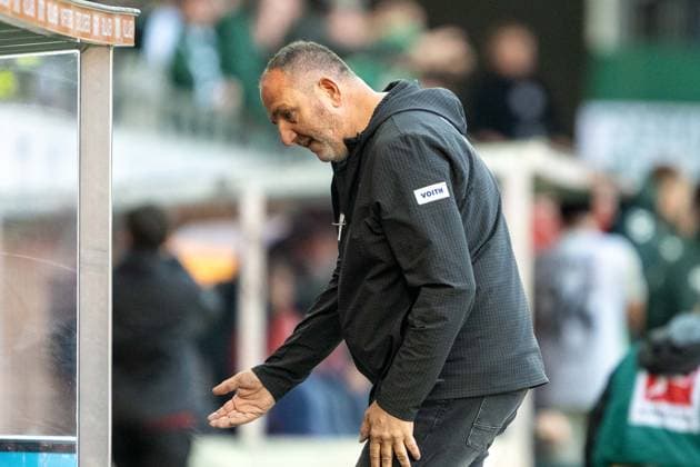 Frank Schmidt (FC Heidenheim, Chef-Trainer) ist enttäuscht enttaeuscht, unzufrieden nach Tor zum 1:2 durch Jens Stage (SV Werder Bremen, 06), GER, 1. FC Heidenheim vs. Werder Bremen, Fussball, Bundesliga, 7. Spieltag, Spielzeit 2025 2026, 18.10.2025, DFL DFB REGULATIONS PROHIBIT ANY USE OF PHOTOGRAPHS AS IMAGE SEQUENCES AND OR QUASI-VIDEO, GER, 1. FC Heidenheim vs. Werder Bremen, Fussball, Bundesliga, 7. Spieltag, Spielzeit 2025 2026, 18.10.2025 Heidenheim Copyright: xEibner-Pressefotox EP_EER