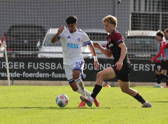 18.10.2025 - Fussball - Saison 2025 2026 - Regionalliga Bayern - 14. Spieltag: 1. FC Nürnberg FCN II ( Club ) - SV Viktoria Aschaffenburg - DaMa - xdaxmax - Younes Azahaf (30, SV Viktoria Aschaffenburg ) Piet Scobel (9, 1. FC Nürnberg FCN II )