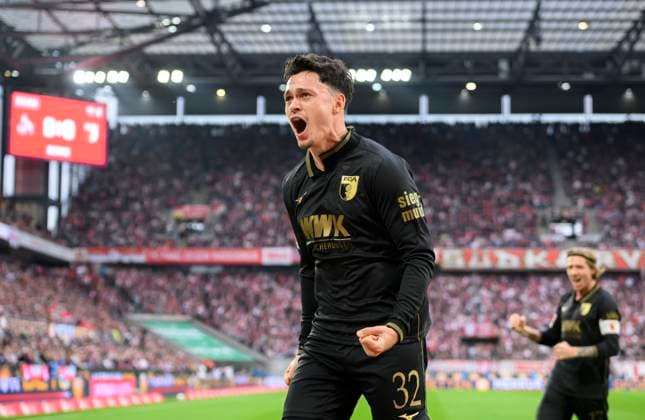 Jubel Fabian Rieder (FC Augsburg) nach seinem Tor zum 0:1, Fussball 1. Bundesliga, 7.Spieltag, 1. FC Koeln - FC Augsburg, am 18.10.2025 in Koeln Deutschland. DFL regulations prohibit any use of photographs as image sequences and or quasi-video Â
