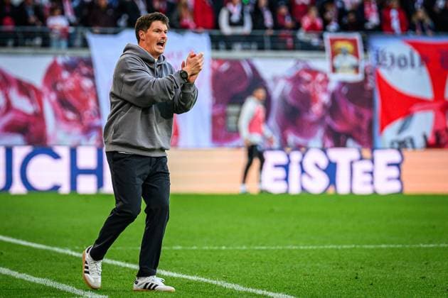 Fußball I Herren I Saison 2025-2026 I Bundesliga I 7. Spieltag I RB Leipzig - Hamburger SV I 18.10.2025 Merlin Polzin (Trainer, Hamburger SV) Leipzig Red Bull Arena Sachsen Deutschland Copyright: xLobecax xHenningxRohlfsx