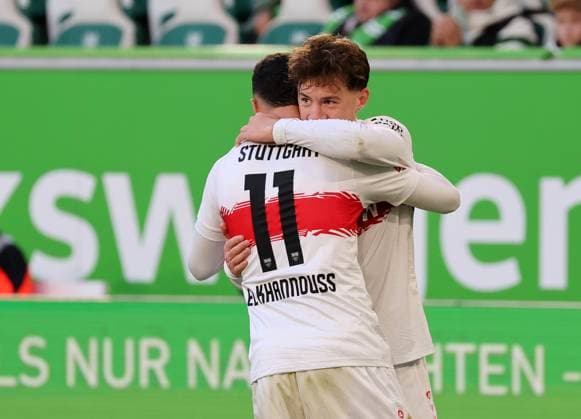 18.10.2025, Deutschland, Wolfsburg, Fußball Bundesliga, Saison 2025 2026, VfL Wolfsburg vs. VfB Stuttgart, Jubel nach dem 0:3 Tor, Torschütze Angelo Stiller (VfB)