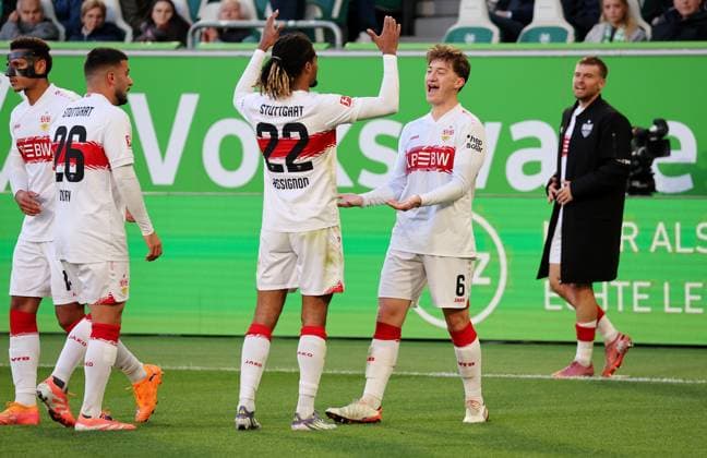 18.10.2025, Deutschland, Wolfsburg, Fußball Bundesliga, Saison 2025 2026, VfL Wolfsburg vs. VfB Stuttgart, Jubel nach dem 0:3 Tor, Torschütze Angelo Stiller (VfB)