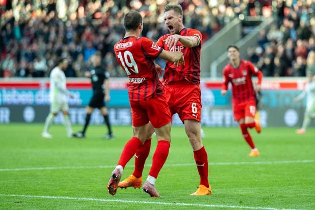 Tor zum 2:2 durch Jonas Foehrenbach (FC Heidenheim, 19), mit Patrick Mainka (FC Heidenheim, 06) GER, 1. FC Heidenheim vs. Werder Bremen, Fussball, Bundesliga, 7. Spieltag, Spielzeit 2025 2026, 18.10.2025, DFL DFB REGULATIONS PROHIBIT ANY USE OF PHOTOGRAPHS AS IMAGE SEQUENCES AND OR QUASI-VIDEO, GER, 1. FC Heidenheim vs. Werder Bremen, Fussball, Bundesliga, 7. Spieltag, Spielzeit 2025 2026, 18.10.2025 Heidenheim Copyright: xEibner-Pressefotox EP_EER