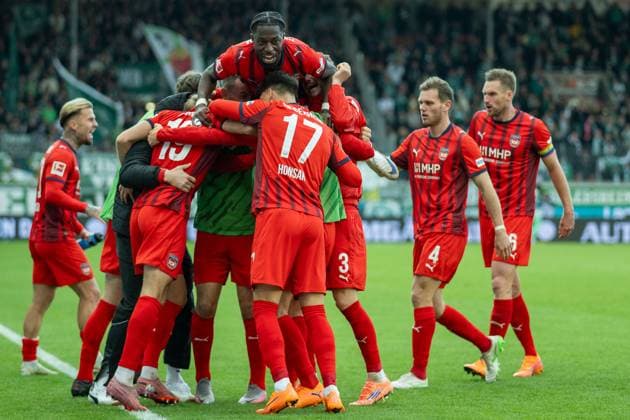 Tor zum 2:2 durch Jonas Foehrenbach (FC Heidenheim, 19), mit Mathias Honsak (FC Heidenheim, 17), Omar Haktab Traore (FC Heidenheim, 23), Jan Schoeppner (FC Heidenheim, 03), Tim Siersleben (FC Heidenheim, 04), Patrick Mainka (FC Heidenheim, 06) GER, 1. FC Heidenheim vs. Werder Bremen, Fussball, Bundesliga, 7. Spieltag, Spielzeit 2025 2026, 18.10.2025, DFL DFB REGULATIONS PROHIBIT ANY USE OF PHOTOGRAPHS AS IMAGE SEQUENCES AND OR QUASI-VIDEO, GER, 1. FC Heidenheim vs. Werder Bremen, Fussball, Bundesliga, 7. Spieltag, Spielzeit 2025 2026, 18.10.2025 Heidenheim Copyright: xEibner-Pressefotox EP_EER