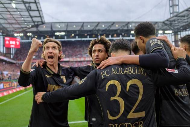 Jubel FC Augsburg um Torschuetze Fabian Rieder (Nr. 32 FC Augsburg) nach seinem Tor zum 0:1, v.l. Kristijan Jakic (FC Augsburg), Han-Noah Massengo (FC Augsburg), Fabian Rieder (FC Augsburg), Noahkai Banks (FC Augsburg) Fussball 1. Bundesliga, 7.Spieltag, 1. FC Koeln - FC Augsburg, am 18.10.2025 in Koeln Deutschland. DFL regulations prohibit any use of photographs as image sequences and or quasi-video Â