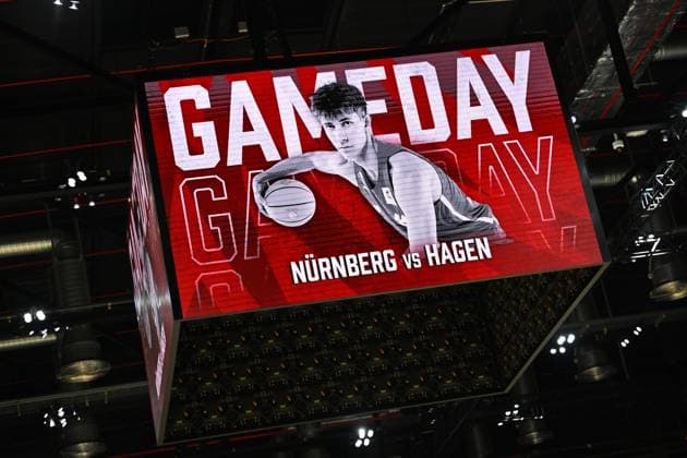 18.10.2025 - Basketball - Saison 2025 2026 - 2. Bundesliga Pro-A - 04. Spieltag: Nürnberg Falcons Basketball Club NBC - Phoenix Hagen - - xwoxzix - Feature Impression Symbolbild Symbolfoto - Anzeigetafel mit Spielankündigung