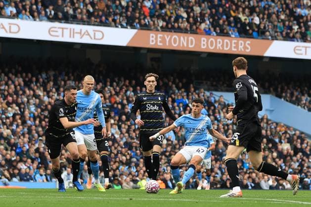 18th October 2025; Etihad Stadium, Manchester, Lancashire, England; Premier League Football, Manchester City versus Everton; Phil Foden of Manchester City shoots at goal  DxB