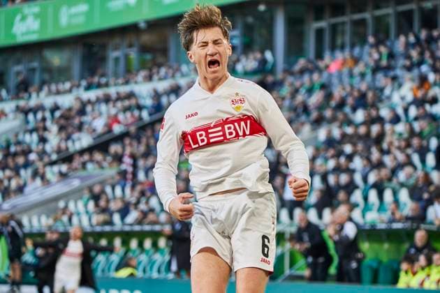 Angelo Stiller (VfB Stuttgart 6) Torschuss Torjubel tor VfL Wolfsburg vs. VfB Stuttgart, Fussball Bundesliga, BL, Buli, Saison 2025 2026 18.10.2025 -Pressefoto Jan-Frederic Helbig VfL Wolfsburg vs. VfB Stuttgart, Fussball Bundesliga, BL, Buli, Volkswagen Arena, 1 Bundesliga, Saison 2025 2026, 18.10.2025 Wolfsburg Copyright: xEibner-Pressefoto Jan-FredericxHelbigx EP_JHG