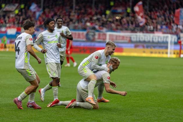 Torjubel 0:1 Marco Gruell (SV Werder Bremen, 17) Romano Schmid (SV Werder Bremen, 20) Samuel Mbangula (SV Werder Bremen, 07) Patrice Covic (SV Werder Bremen, 24), GER, 1. FC Heidenheim vs. Werder Bremen, Fussball, Bundesliga, 07. Spieltag, Spielzeit 2025 2026, 18.10.2025, DFL DFB REGULATIONS PROHIBIT ANY USE OF PHOTOGRAPHS AS IMAGE SEQUENCES AND OR QUASI-VIDEO, GER, 1. FC Heidenheim vs. Werder Bremen, Fussball, Bundesliga, 07. Spieltag, Spielzeit 2025 2026, 18.10.2025 Heidenheim Copyright: xEibner-Pressefoto JanixPlessx EP_JPL