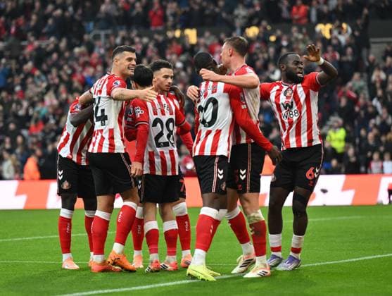 Sunderland players celebrates their second goal scored by Ladislav Krejci of Wolverhampton Wanderers Sunderland v Wolverhampton Wanderers, Premier League, Football, Stadium of Light, Sunderland, UK - 18 Oct 2025Sunderland Stadium of Light United Kingdom EDITORIAL USE ONLY No use with unauthorised audio, video, data, fixture lists, club league logos or live services. Online in-match use limited to 120 images, no video emulation. No use in betting, games or single club league player publications. Copyright: xRichardxLee Shutterstockx 15544978bd