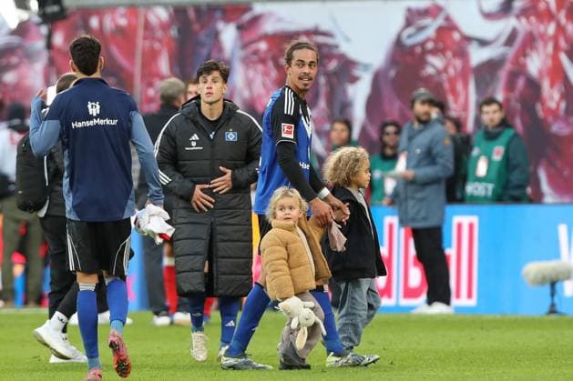 18.10.2025, xtgx, Fussball 1. Bundesliga, RB Leipzig - Hamburger SV emspor, v.l. Yussuf Poulsen (HSV, 15) (DFL DFB REGULATIONS PROHIBIT ANY USE OF PHOTOGRAPHS as IMAGE SEQUENCES and or QUASI-VIDEO) Leipzig