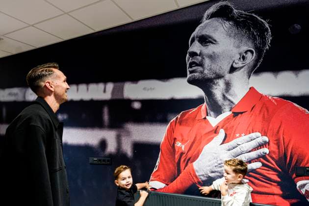 PSV has officially renamed its press room the ˜Luuk de Jong Press Room™ in honor of the club™s former captain. Luuk de Jong was surprised with the announcement during a special moment at the Philips Stadion. PSV Eindhoven v Go Ahead Eagles, Eredivisie, PSV v Go Ahead Eagles, Philips Stadion, October 18, 2025, Eindhoven, Netherlands.